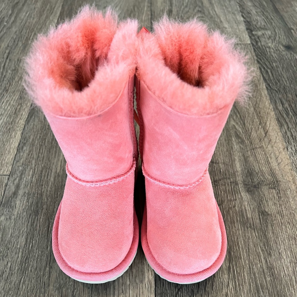 UGGS Bailey Bow toddler size 6 NEW NO BOX